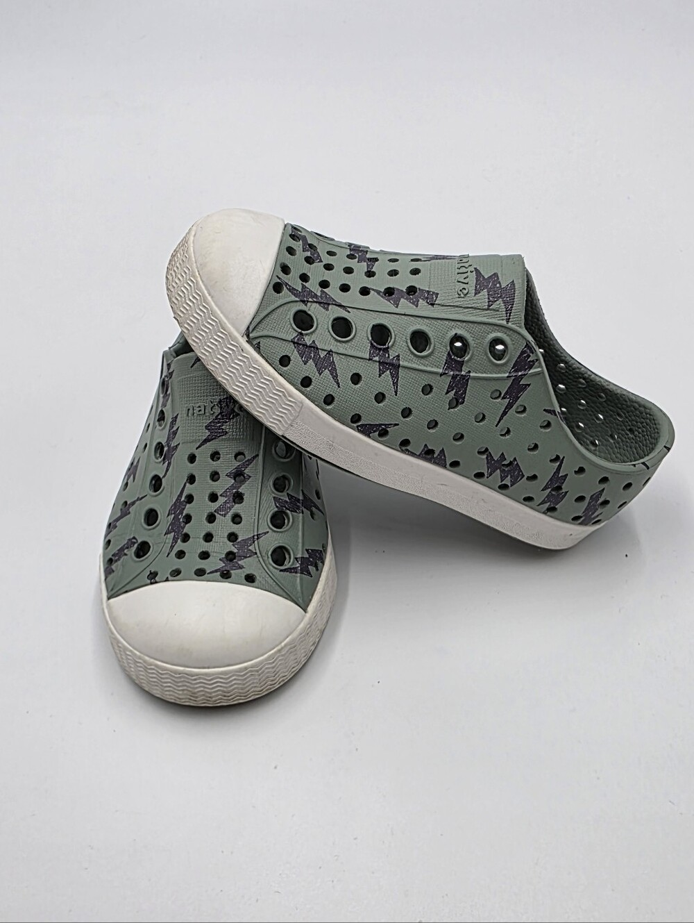 Native Jefferson toddler shoes size 6